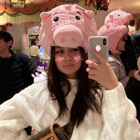 NIKI (@nikizefanya) • Instagram photos and videos.